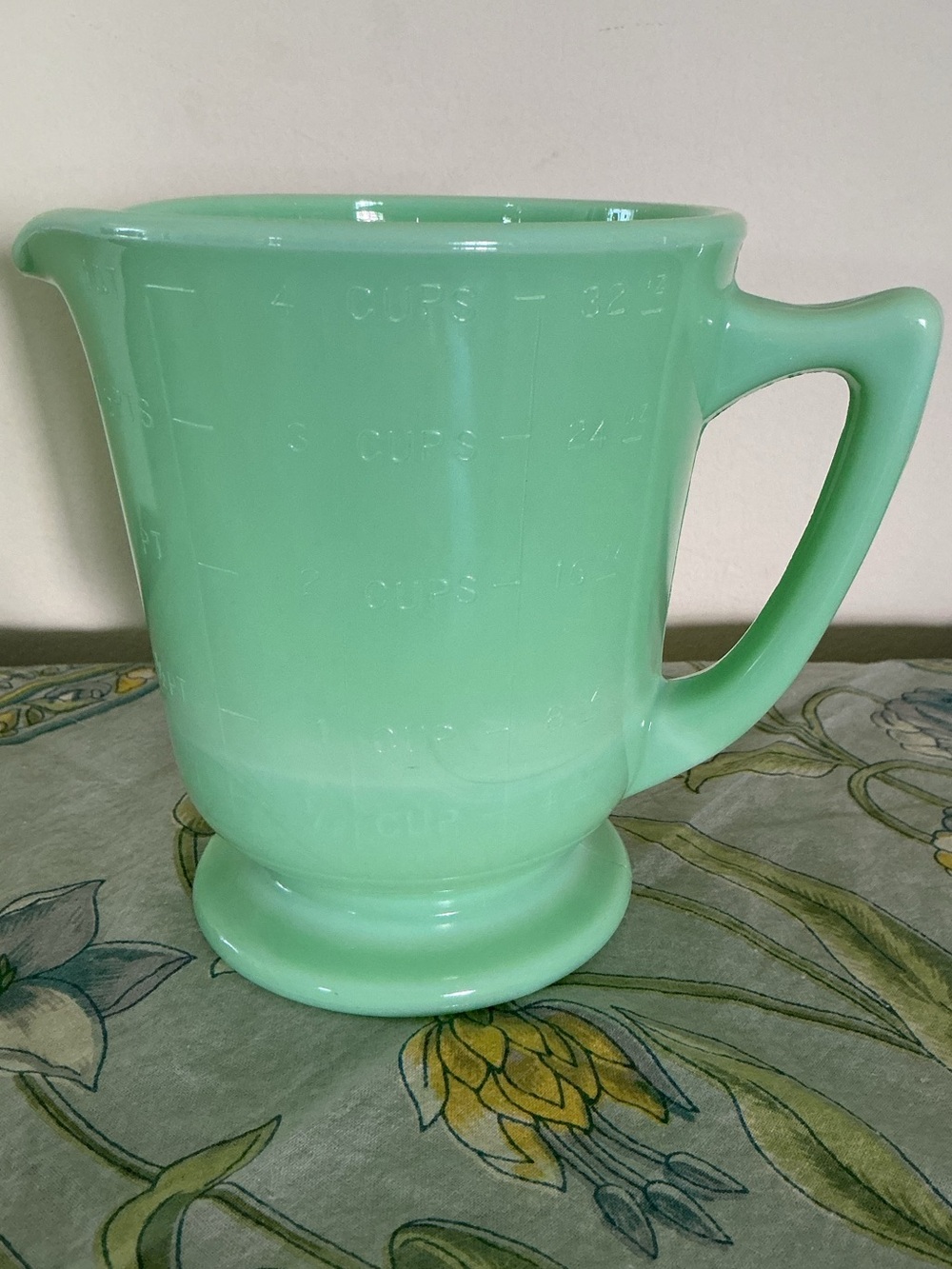 McKee Jadeite Jadite 4 Cup/32 Ounce Measuring Cup Pitcher